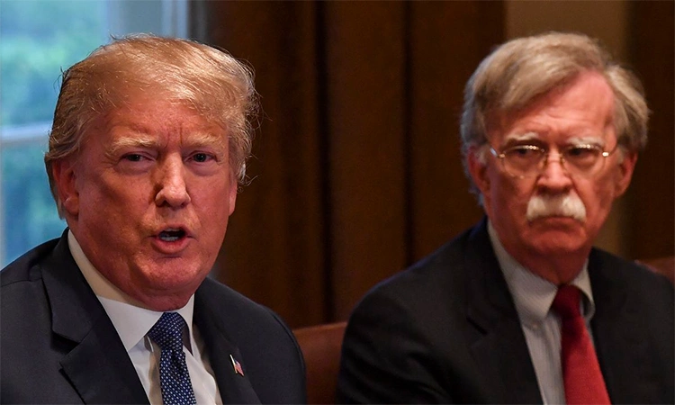 Trump nói cố vấn John Bolton là 'diều hâu'