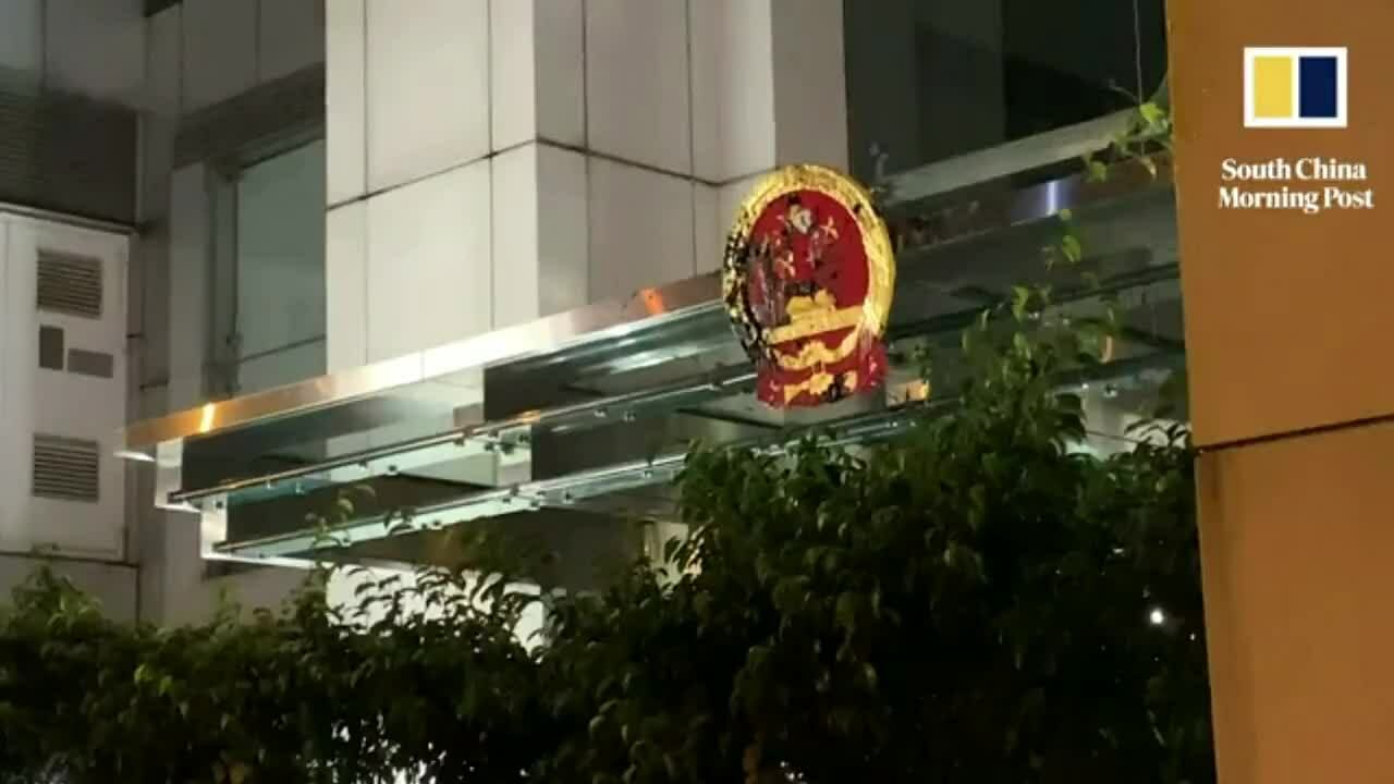Người biểu tình tấn công văn phòng Bắc Kinh tại Hong Kong