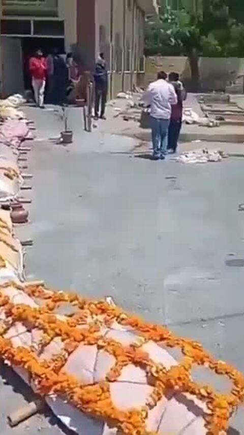 Thi thể xếp hàng dài chờ hỏa táng ở Ấn Độ