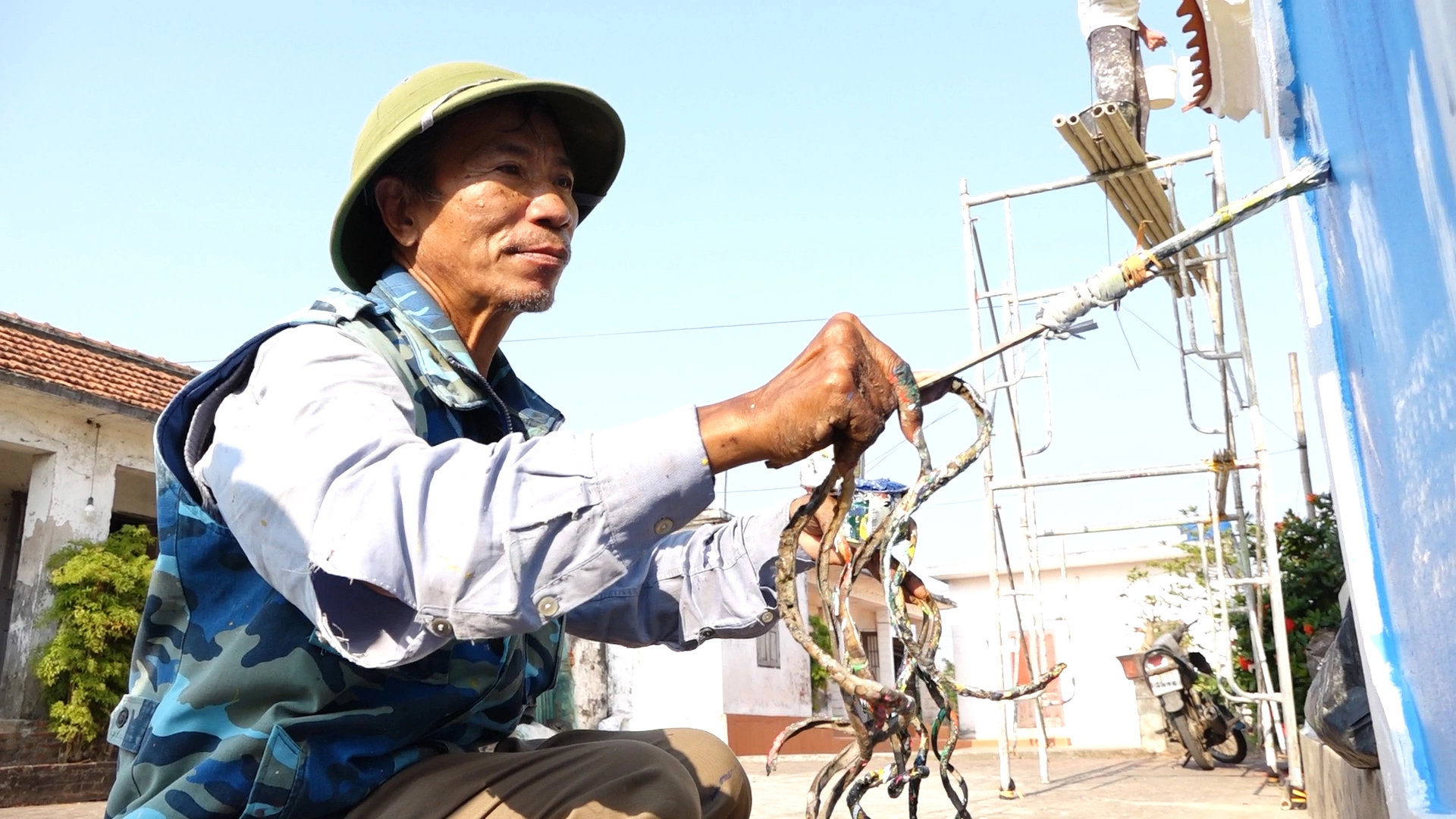 40 năm nuôi móng tay dài