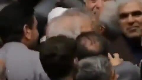 Tổng thống Iran ôm thủ lĩnh Hamas