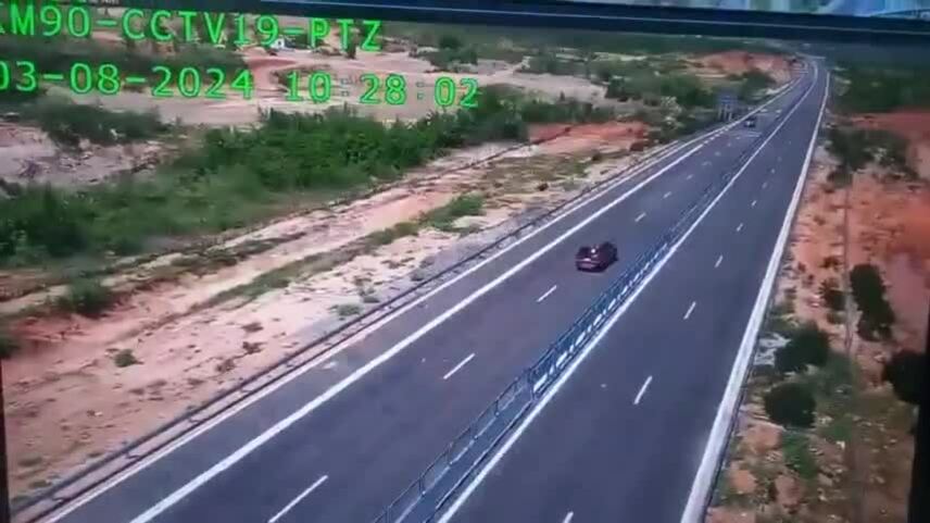 Ôtô chạy ngược chiều trên cao tốc Cam Lâm – Vĩnh Hảo