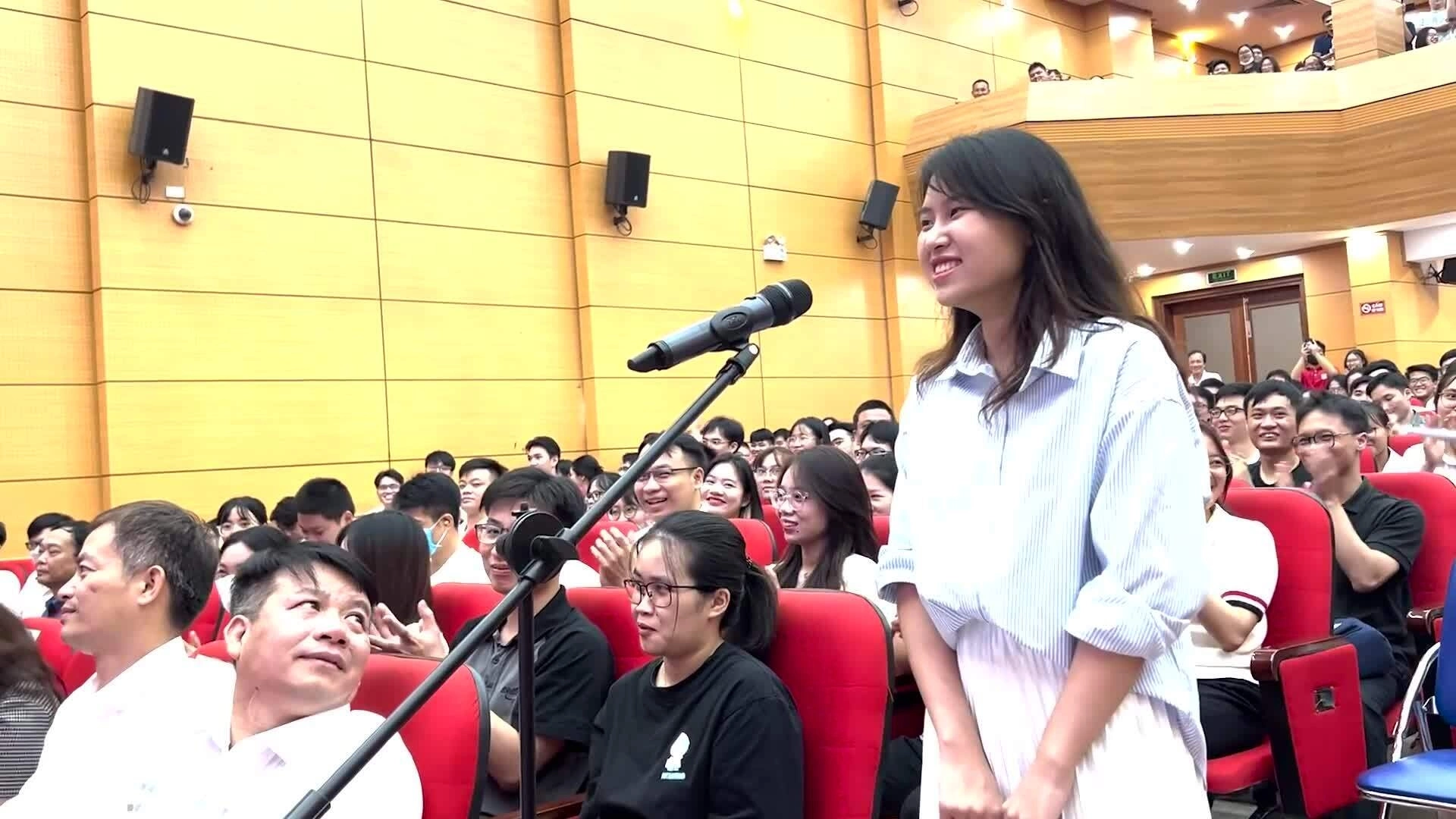 HC vàng Olympic quốc tế thành thủ khoa kỳ thi khắc nghiệt nhất Y Hà Nội