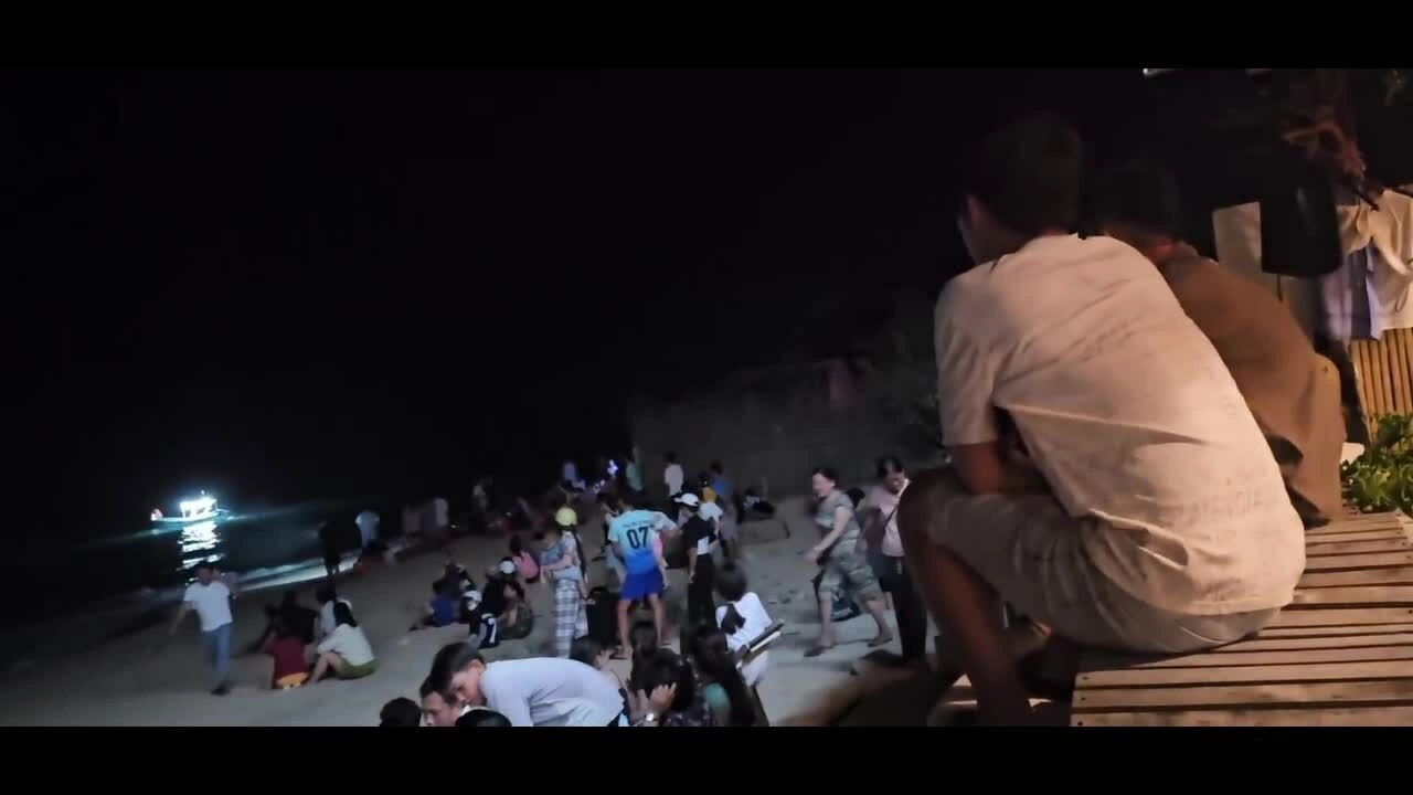 6 du khách bị sóng cuốn trôi ở đảo Phú Quý