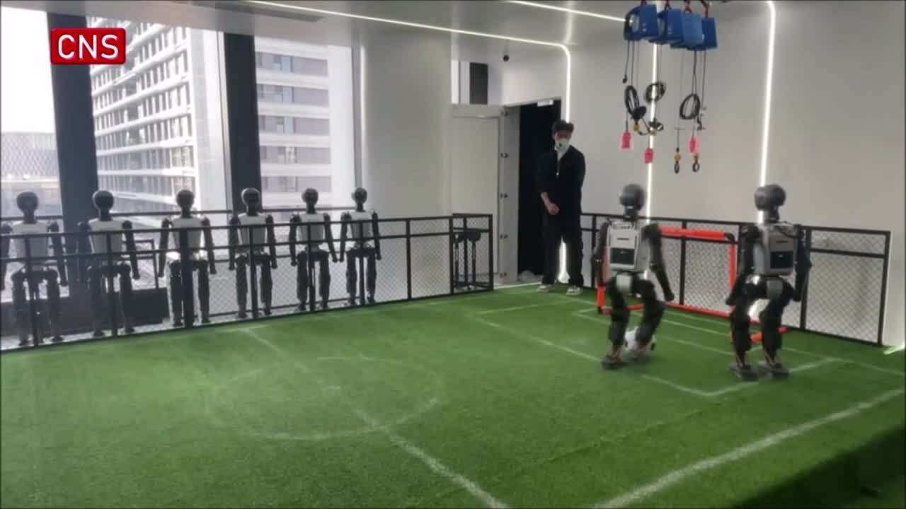 Trung Quốc mở cửa cơ sở đào tạo robot hình người đầu tiên