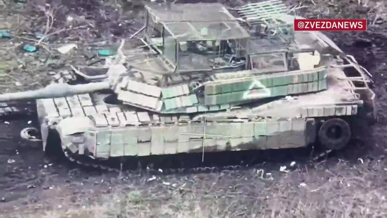 Xe tăng Abrams Ukraine trúng mìn, hứng đòn của drone Nga