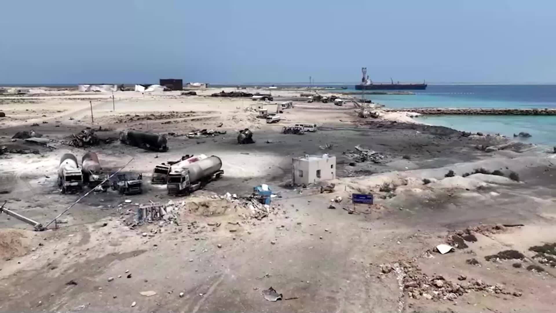 Ảnh vệ tinh cảng nhiên liệu tại Yemen sau đòn không kích của Mỹ