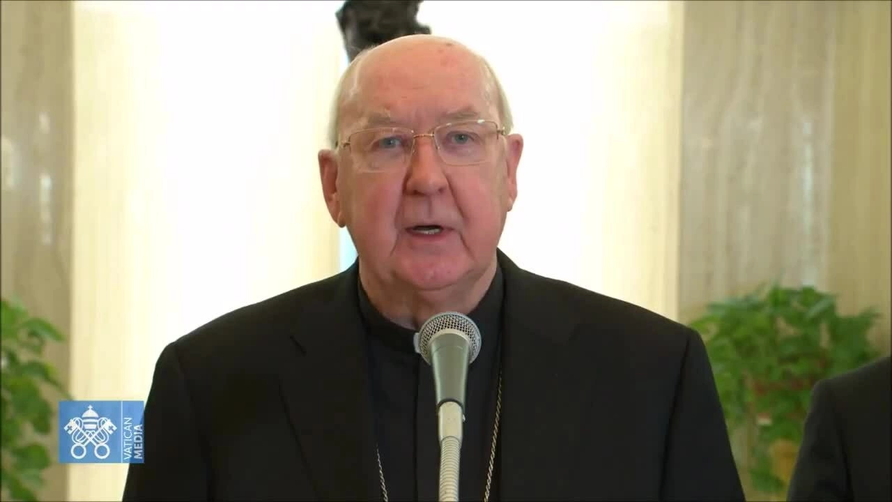 Đức hồng y Kevin Farrell thông báo Giáo hoàng Francis qua đời.