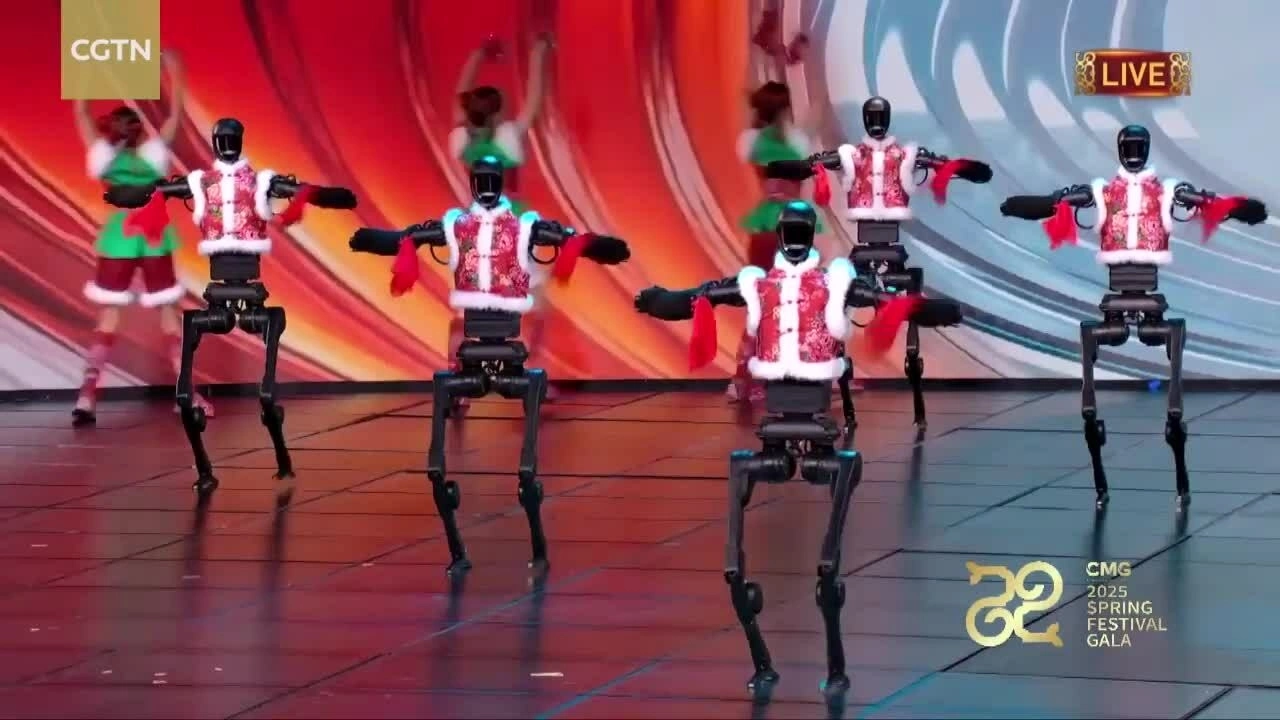 Robot hình người của Trung Quốc đồng diễn trong gala năm mới