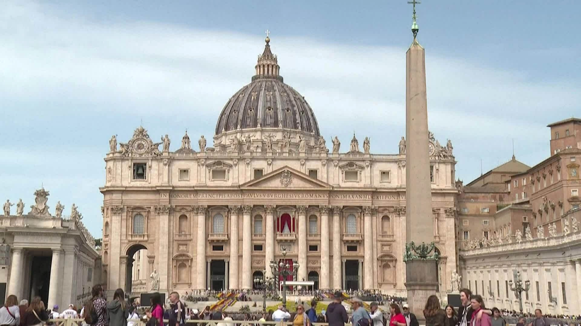 Tiếng chuông vang lên ở Quảng trường St. Peter sau khi Giáo hoàng Francis qua đời