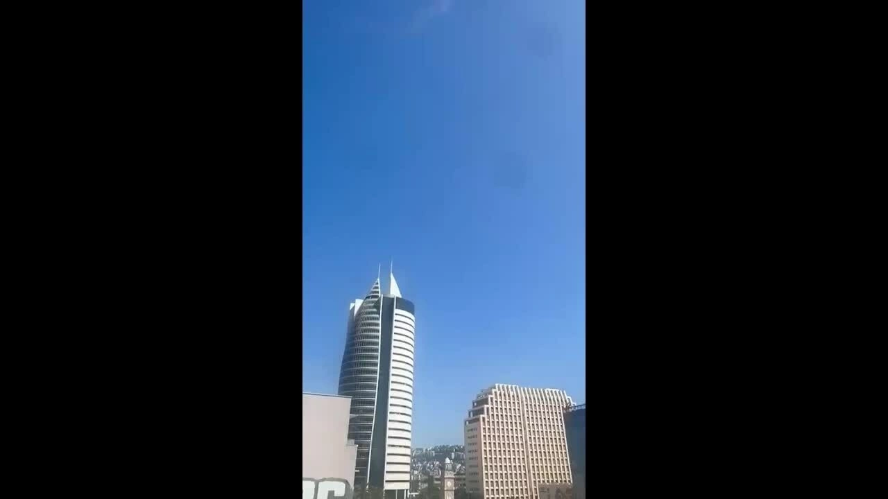 Loạt khu vực ở Israel trúng tên lửa Iran