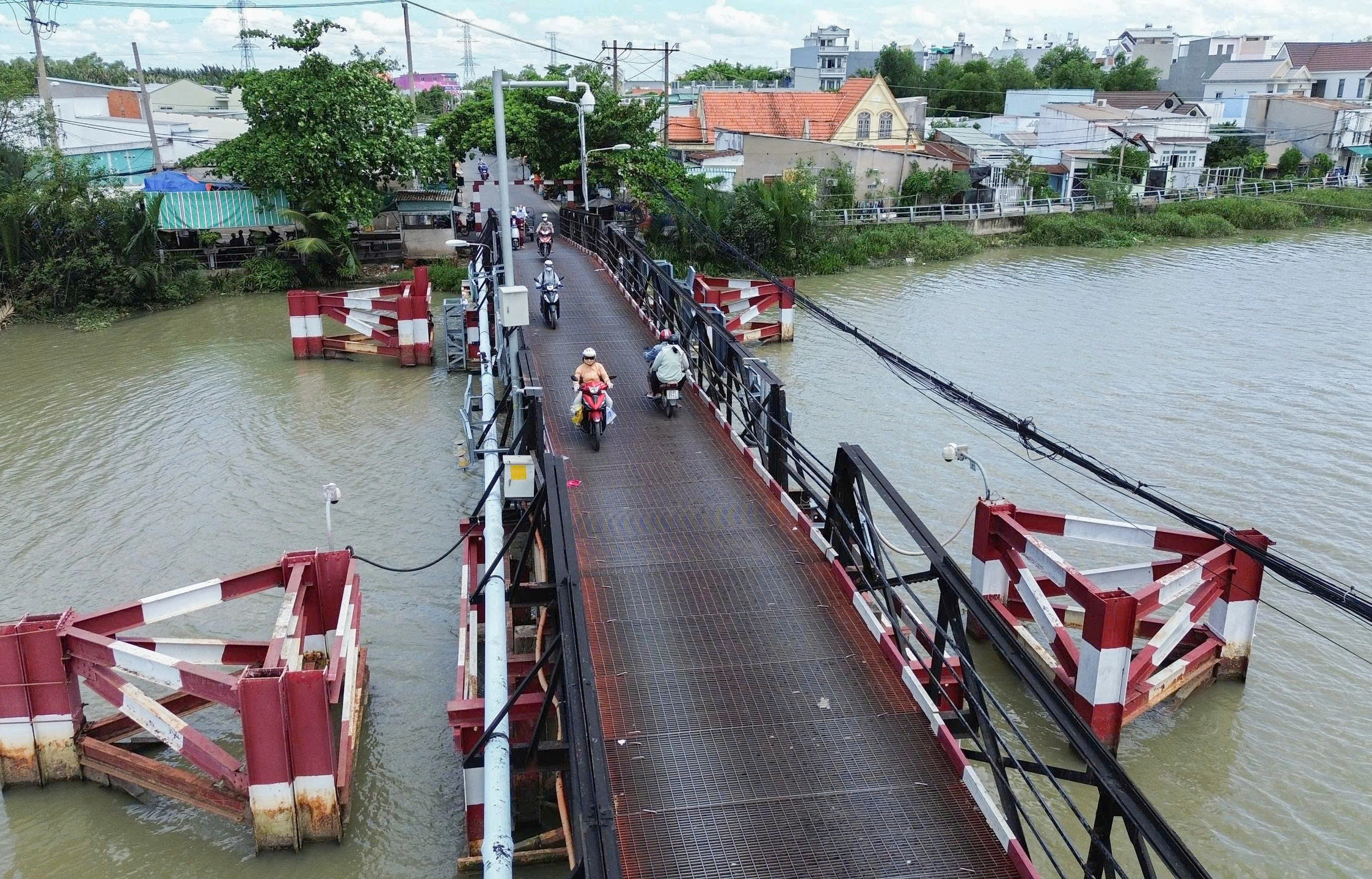 Cầu Rạch Tôm xuống cấp