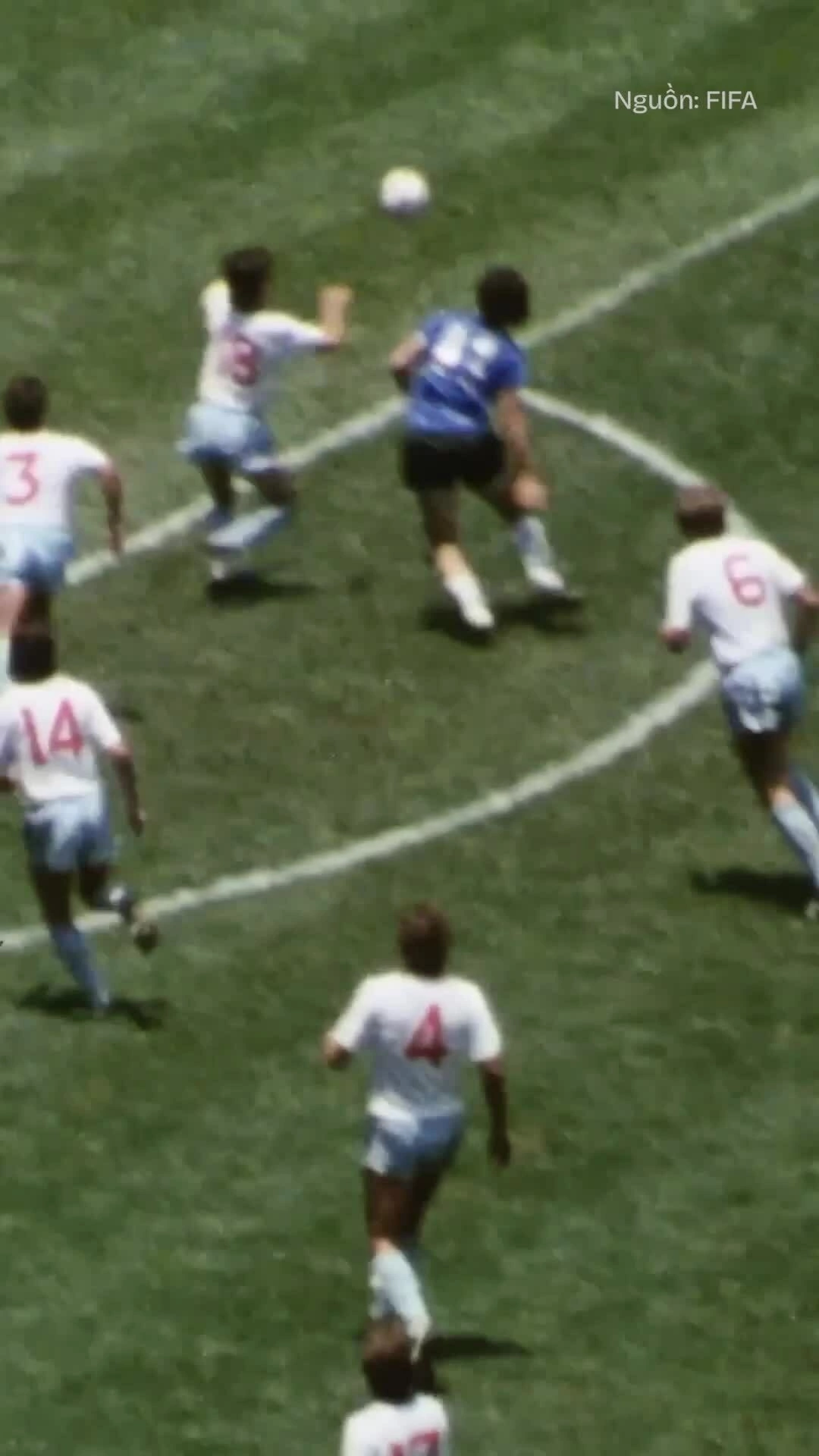 Pha 'Bàn tay của Chúa' từng khiến huyền thoại Maradona gây tranh cãi thế nào?