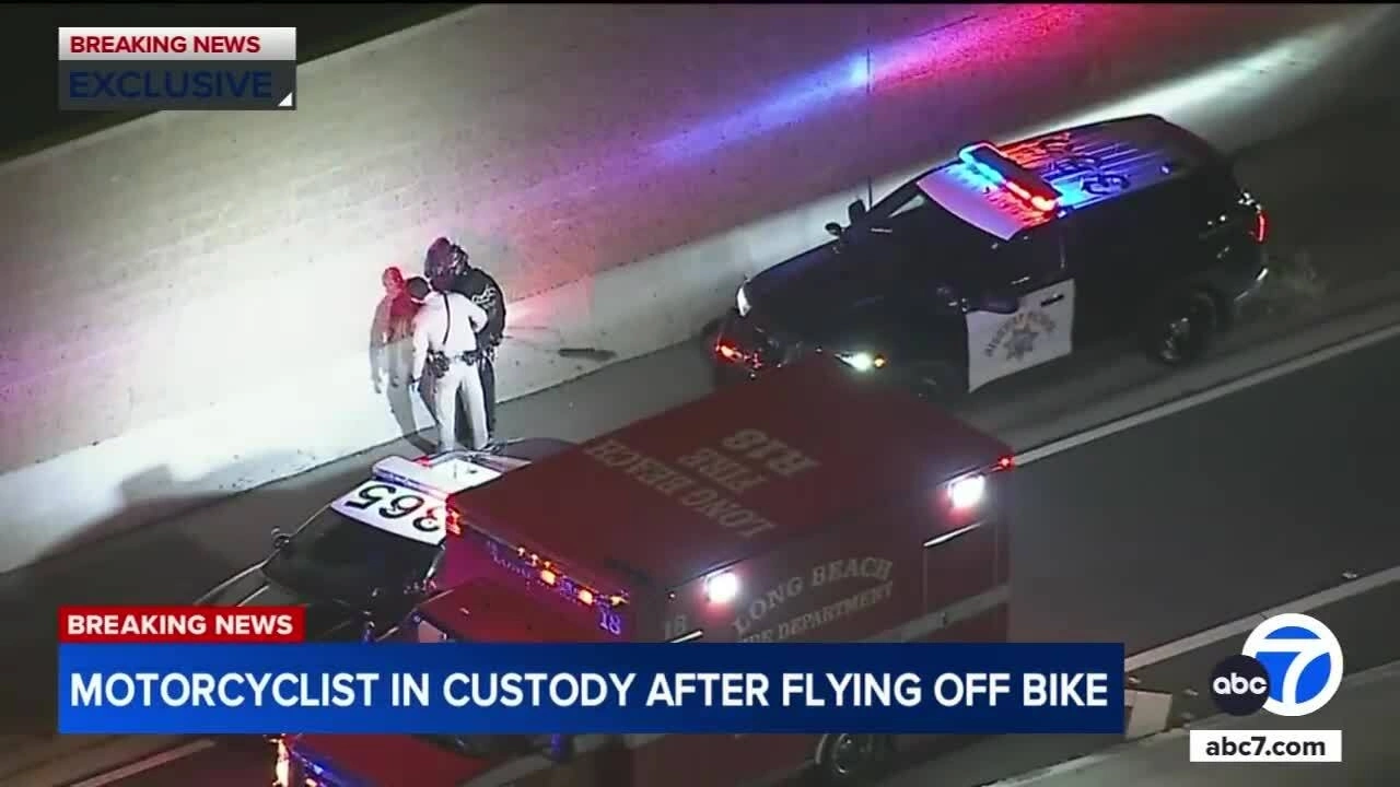 Biker sống sót sau cú ngã xe ở 210 km/h khi chạy trốn cảnh sát