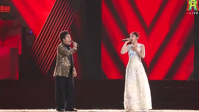 Tùng Dương, Tóc Tiên hát Một vòng Việt Nam (nhạc sĩ Đông Thiên Đức), Khát vọng tuổi trẻ (nhạc sĩ Vũ