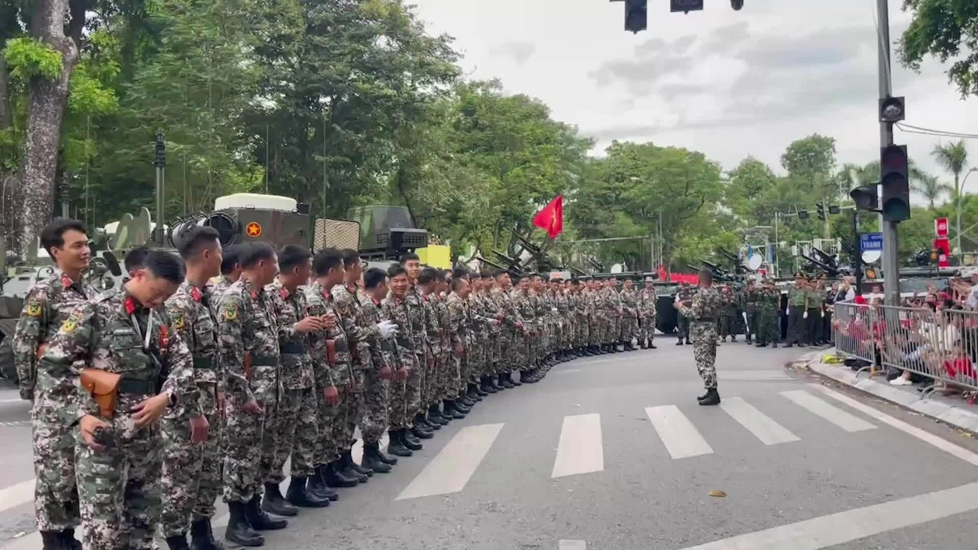 Bộ đội hát với dân