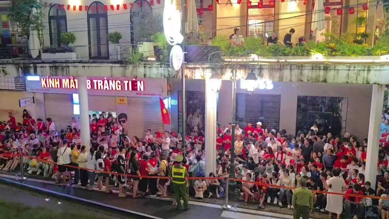 Người dân hát