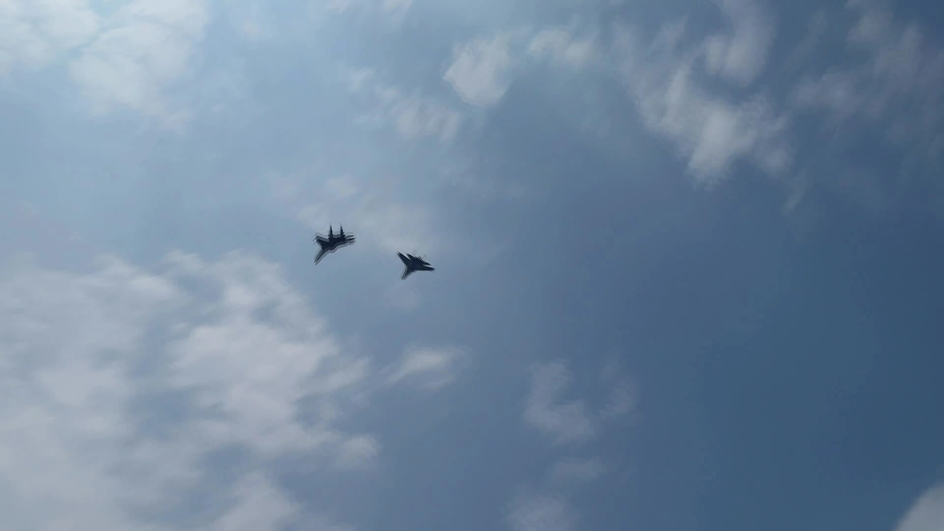 SU-30MK2, YAK-130 Provádějte vrtání a akrobacii