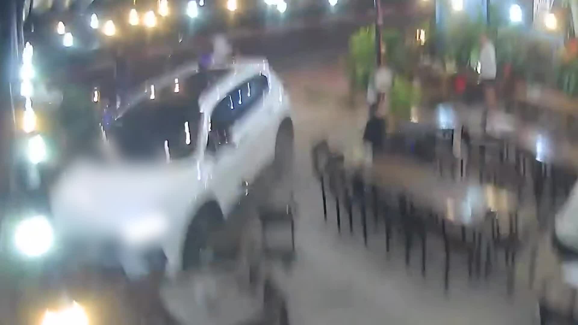 Lái ôtô tông vào quán, một người tử vong