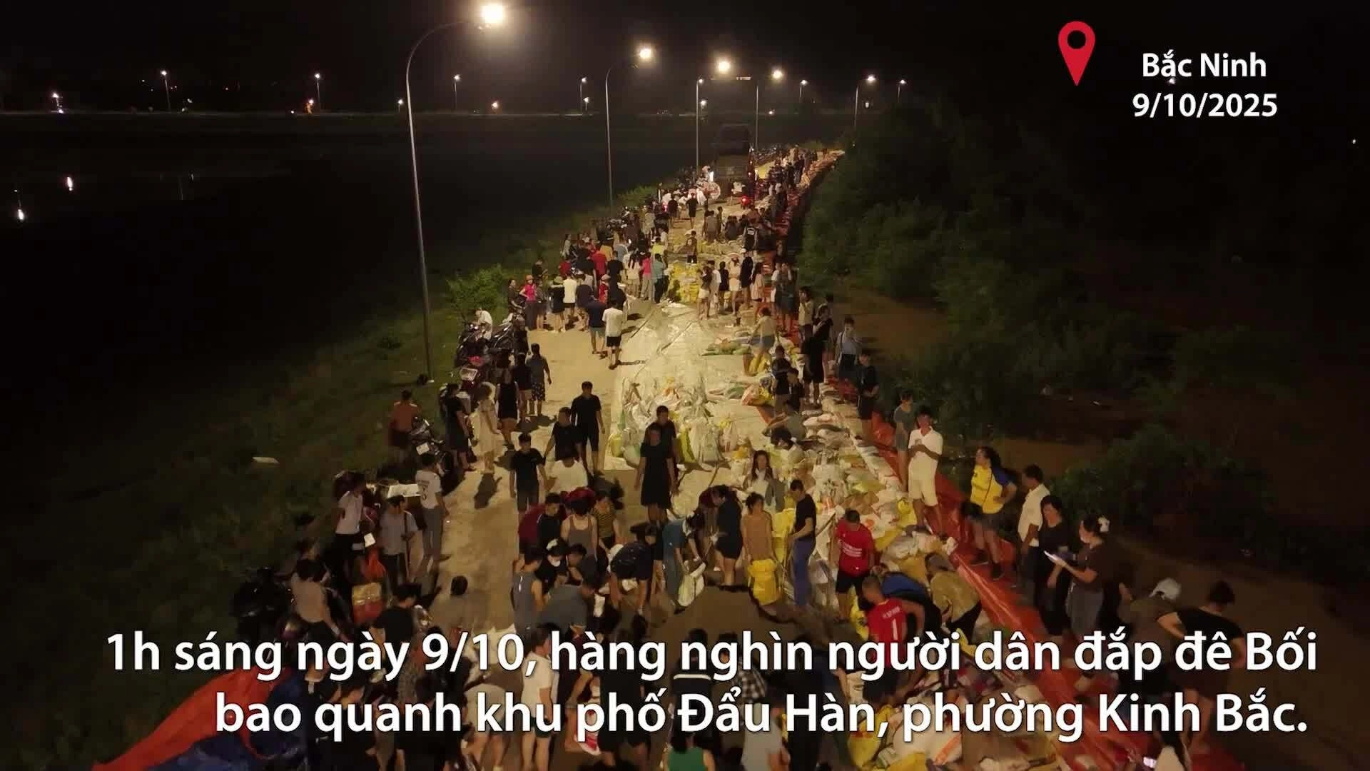 Người Bắc Ninh thức trắng đắp đê