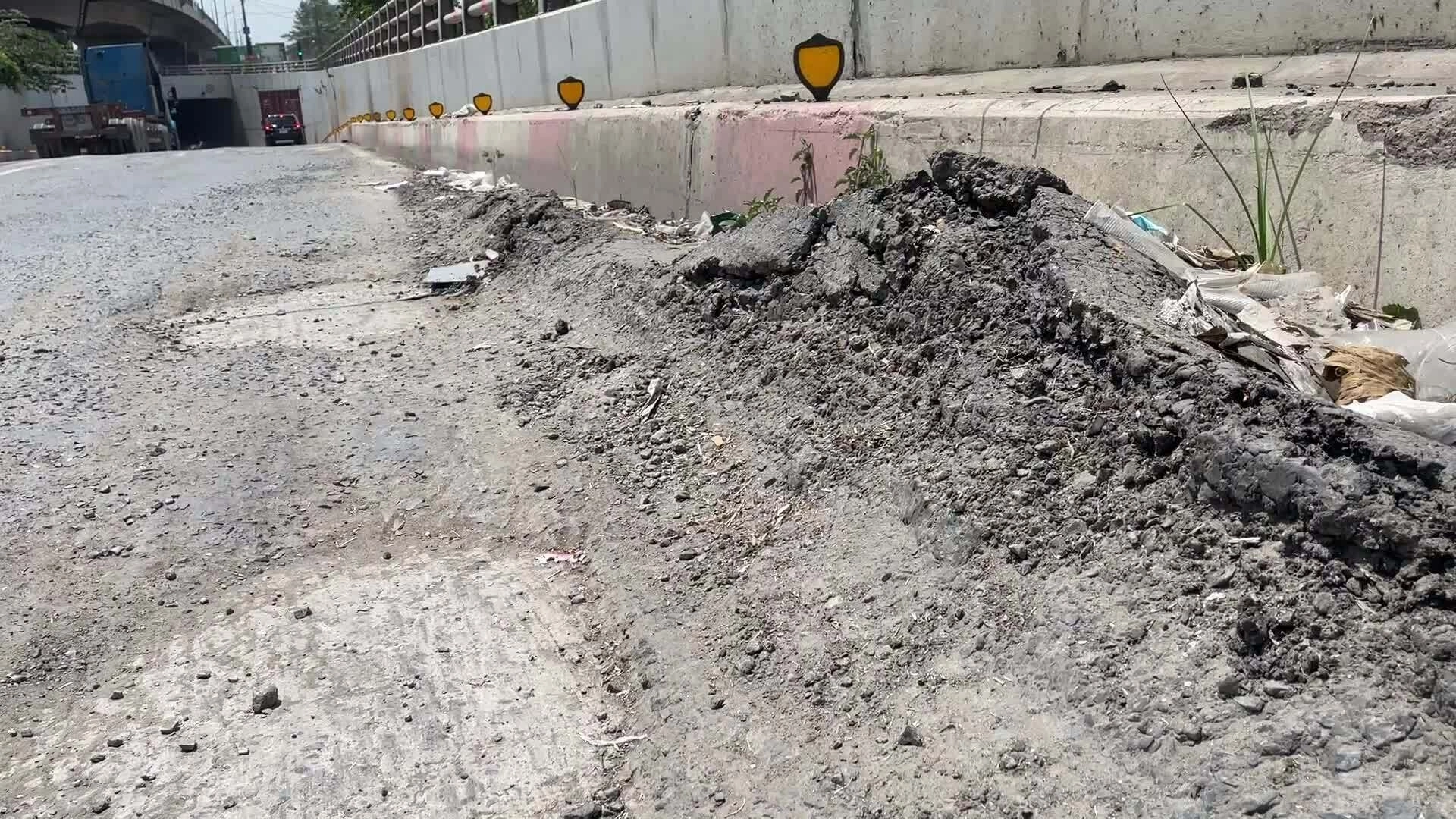 Đường vào cảng Cát Lái hư hỏng