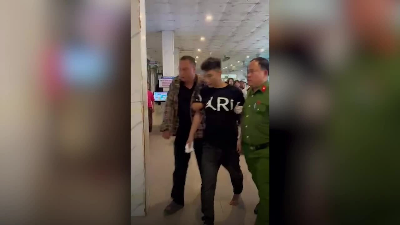 Người nhà đâm bác sĩ tử vong