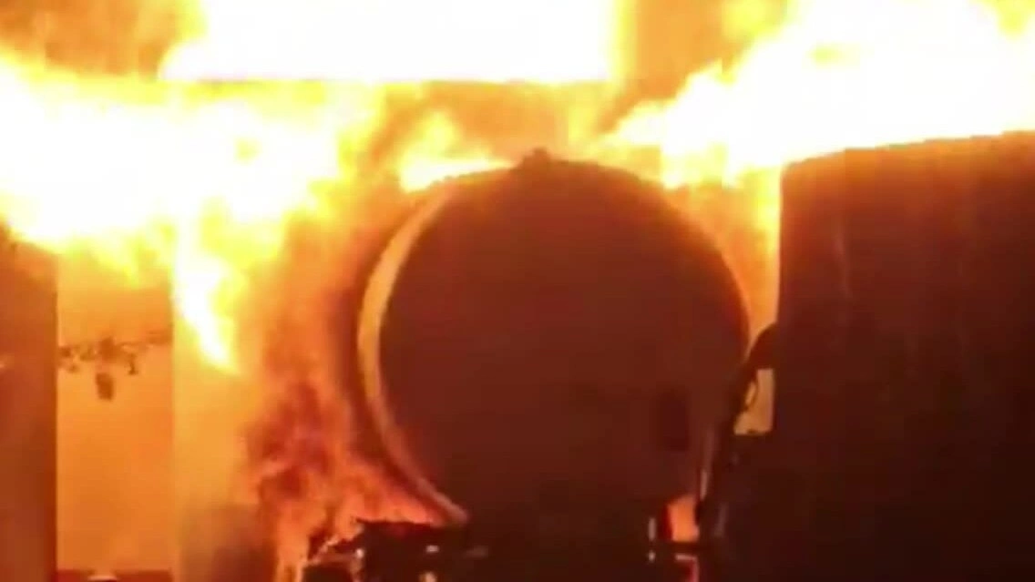 Xe bồn phát nổ ở Hưng Yên