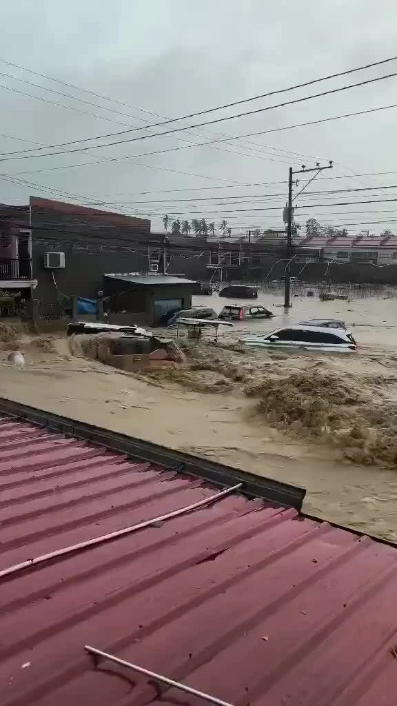 Bão Kalmaegi nhấn chìm một nửa thành phố Cebu