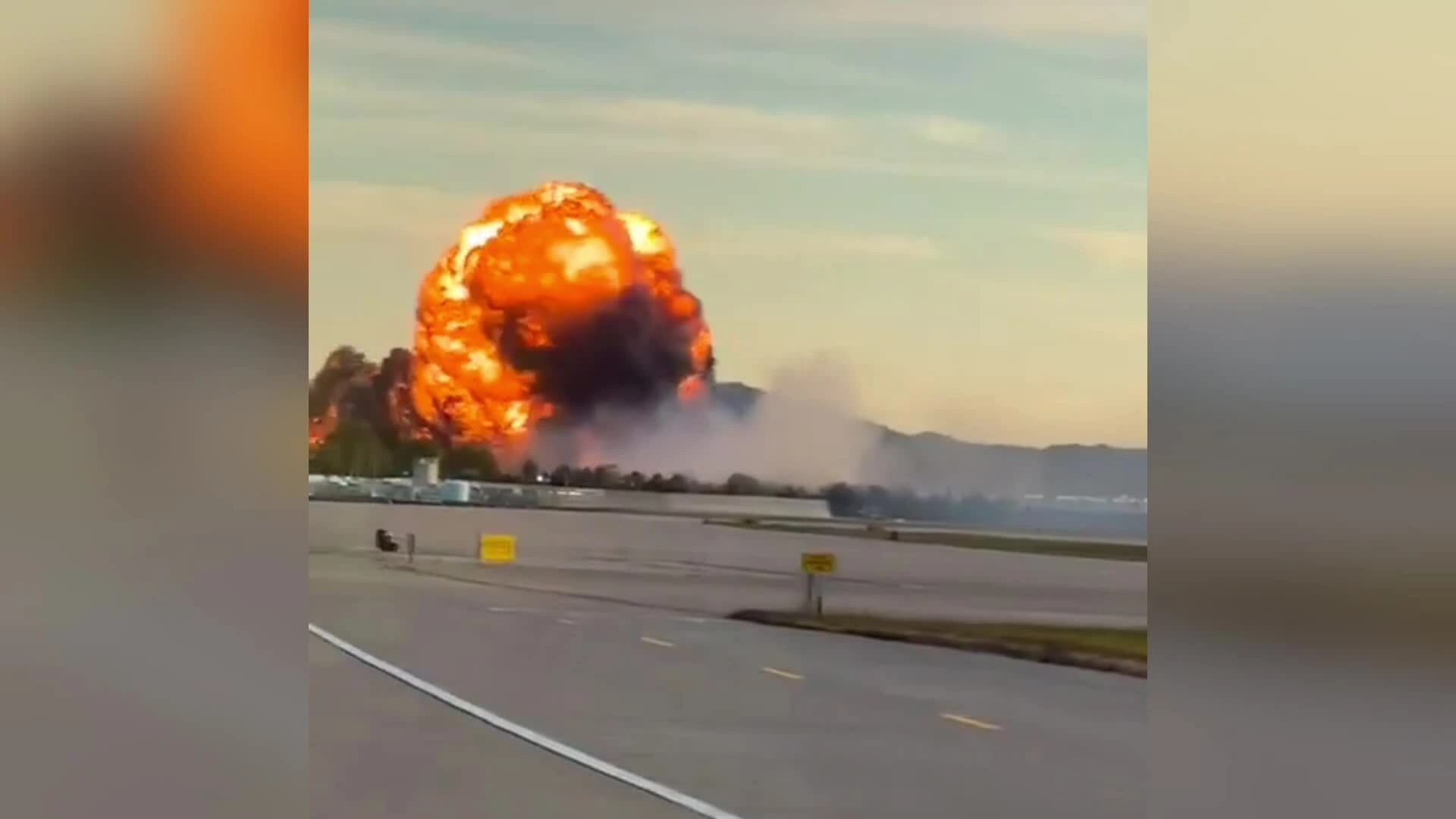Khoảnh khắc quả cầu lửa bùng lên trong vụ rơi máy bay chở hàng Mỹ