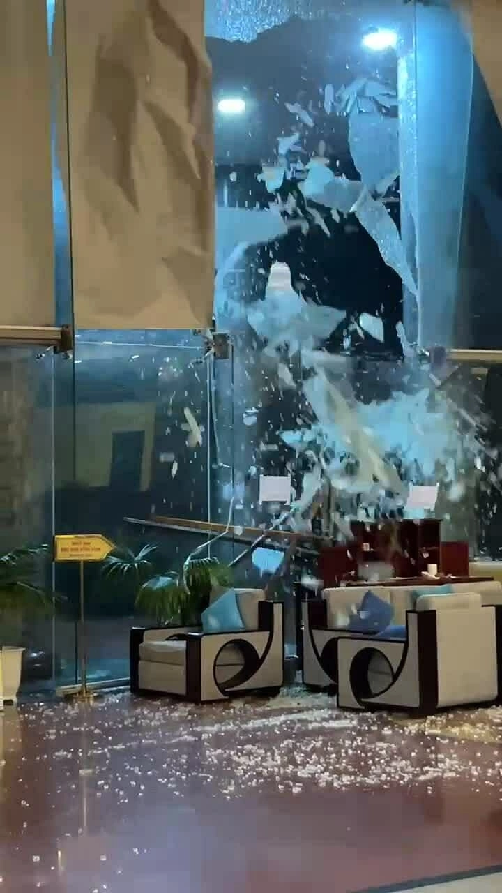 Bão Kalmaegi gây mưa gió lớn ở Quảng Ngãi - Gia Lai