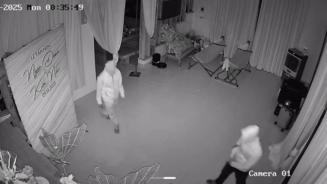 Hai tên trộm cầm dao vào nhà trộm tiền mừng cưới