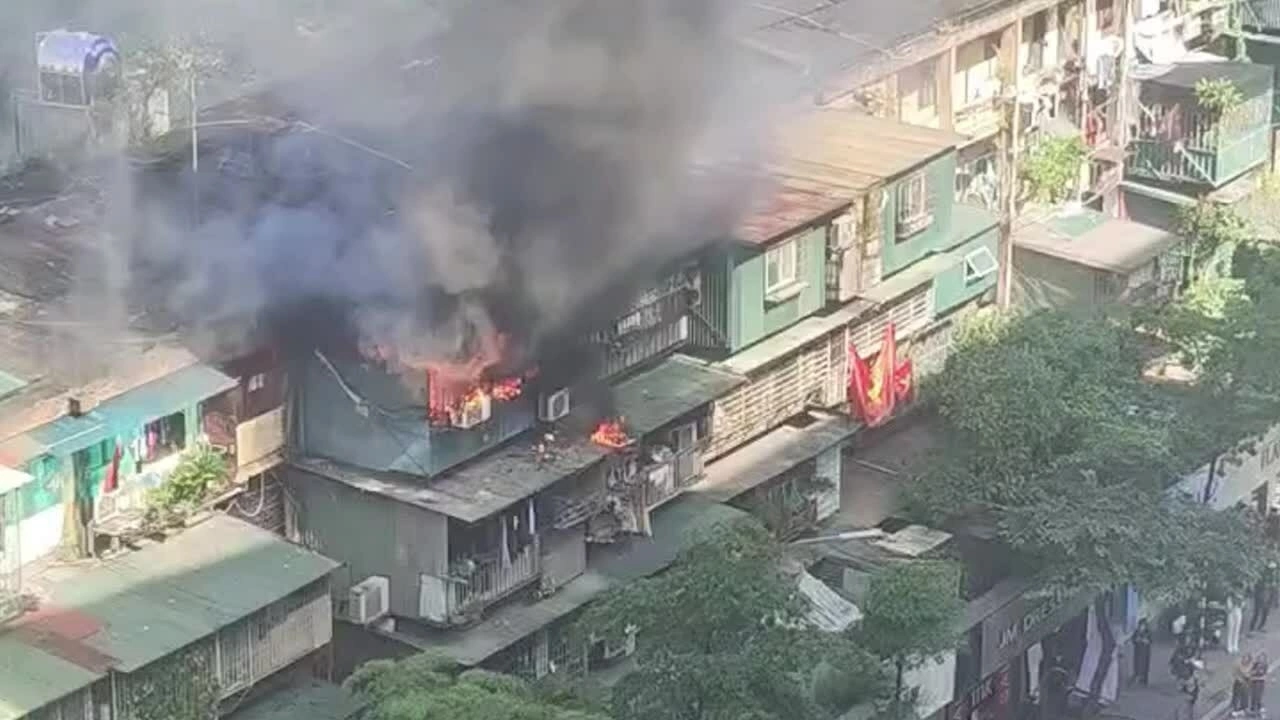 Cháy 'chuồng cọp' ở khu tập thể cũ Hà Nội