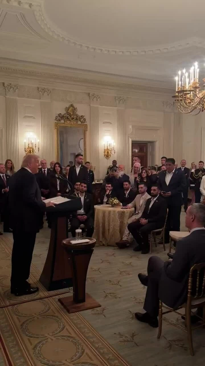 Ông Trump gặp những con tin được Hamas thả tại Nhà Trắng