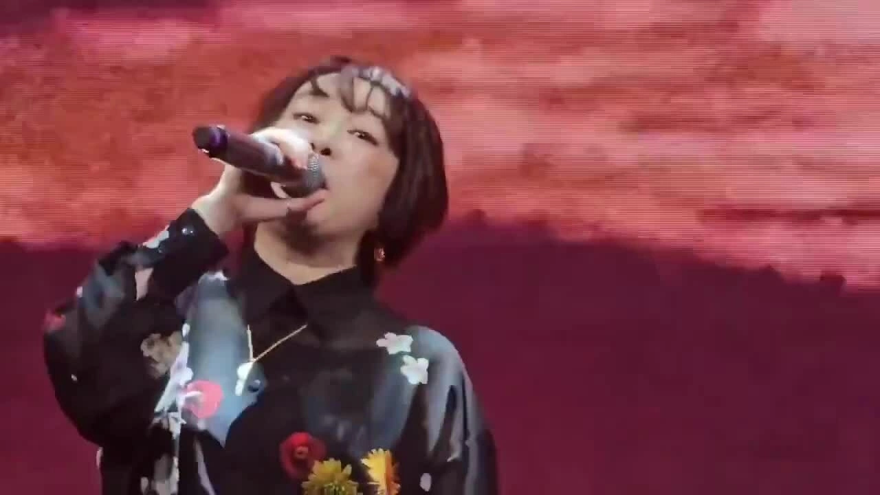 Ca sĩ Nhật Bản bị cắt điện khi đang hát ở Trung Quốc