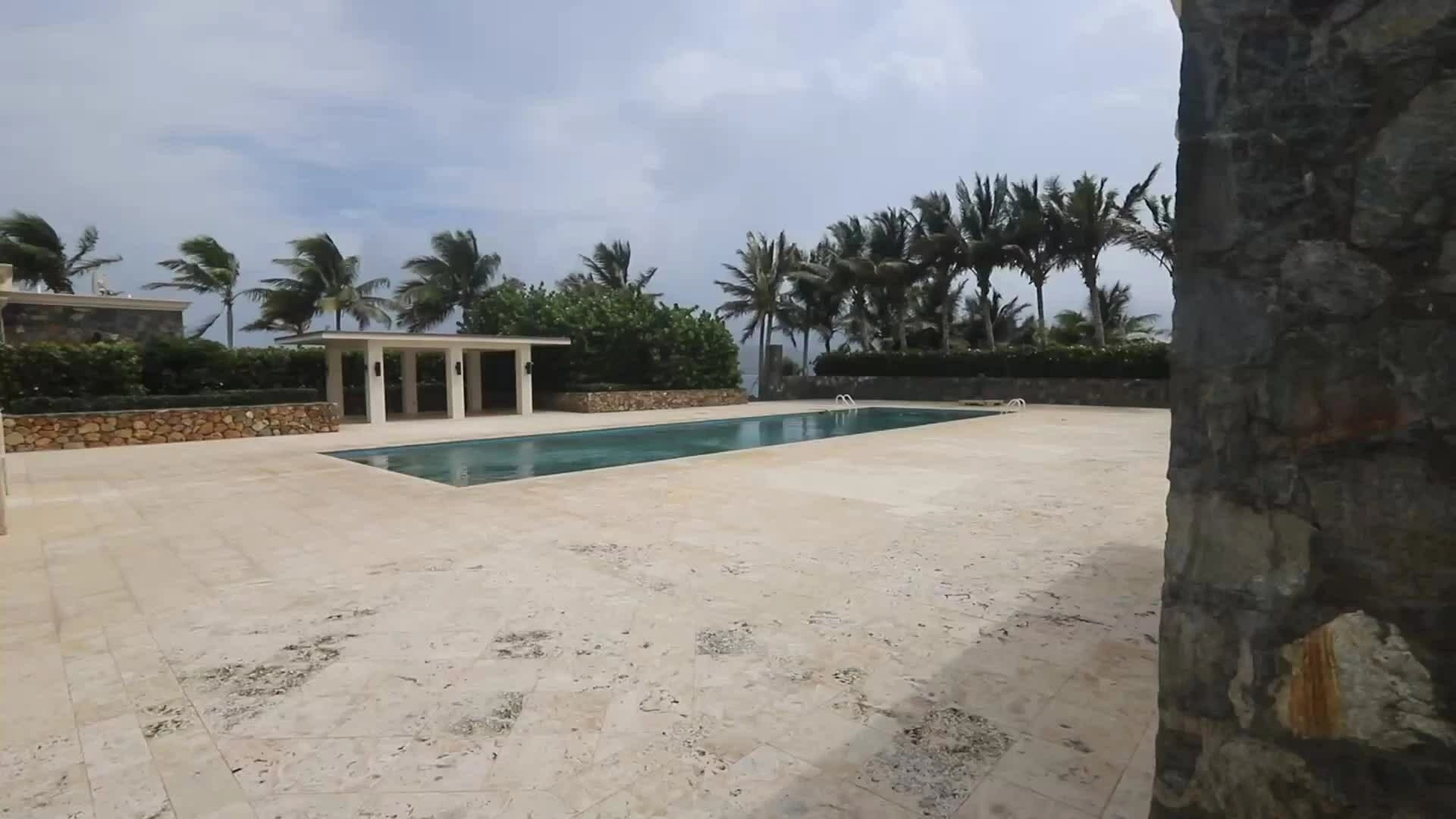 Phe Dân chủ công bố hình ảnh trên 'đảo ấu dâm' của Epstein