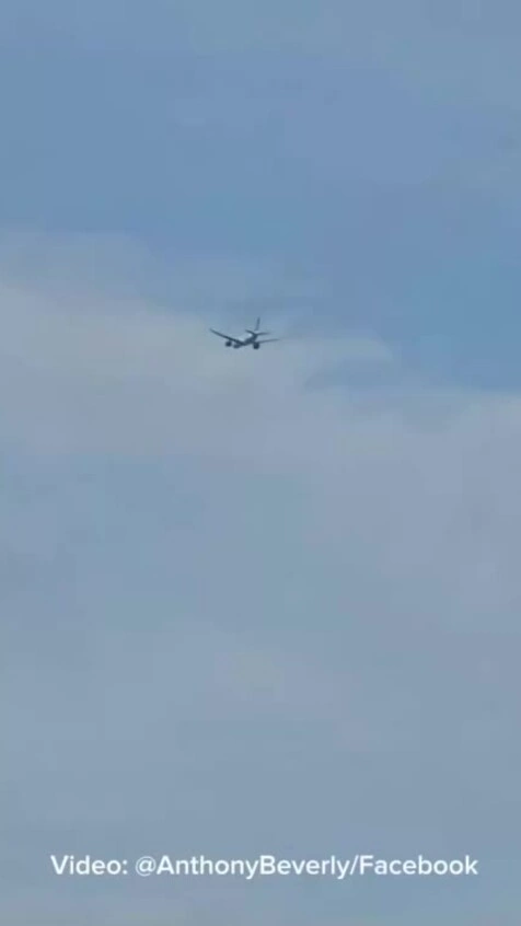 Máy bay Mỹ hỏng động cơ, quay đầu xả dầu hạ cánh khẩn