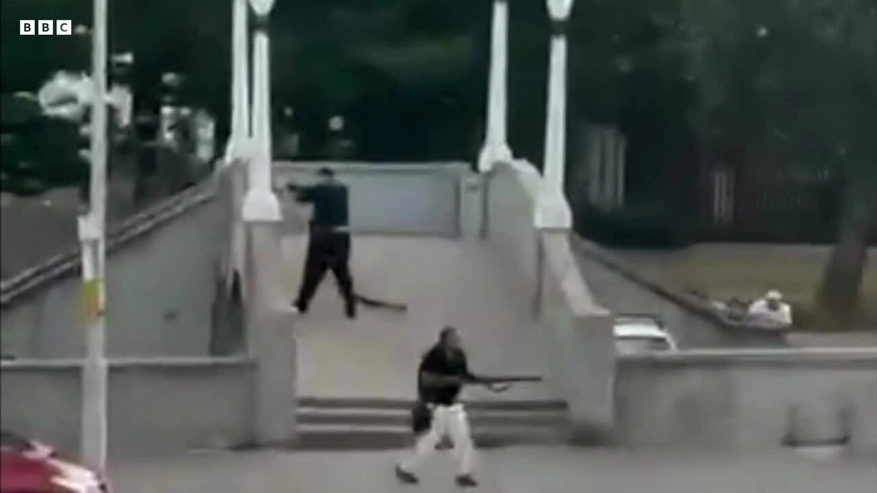 Diễn biến từng phút của vụ xả súng tại bãi biển Australia