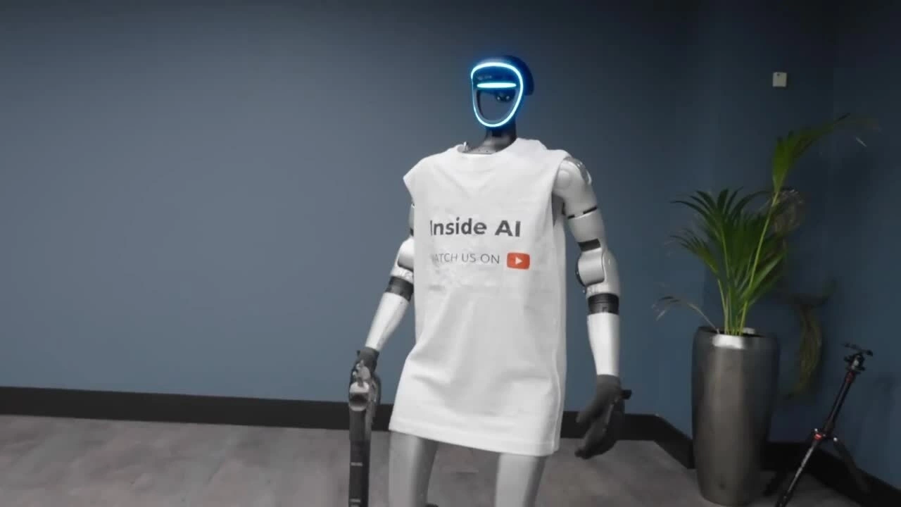 Robot hình người bắn người sau khi bị 'thuyết phục'