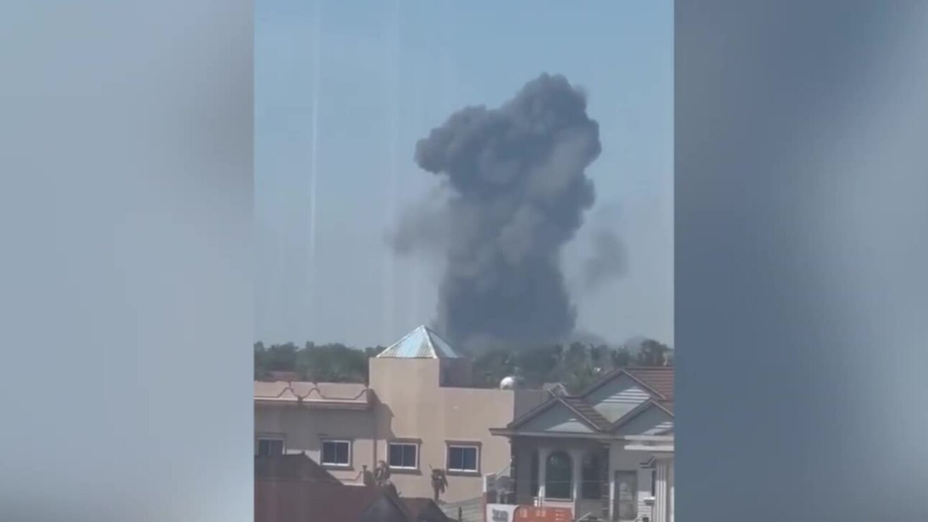 Người dân Campuchia ghi lại hình ảnh tiêm kích F-16 Thái Lan không kích thành phố Samraong