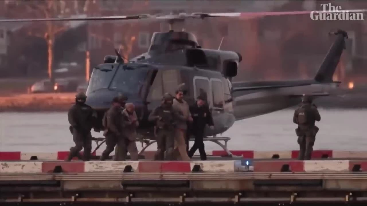 Ông Maduro bị áp giải tới tòa án