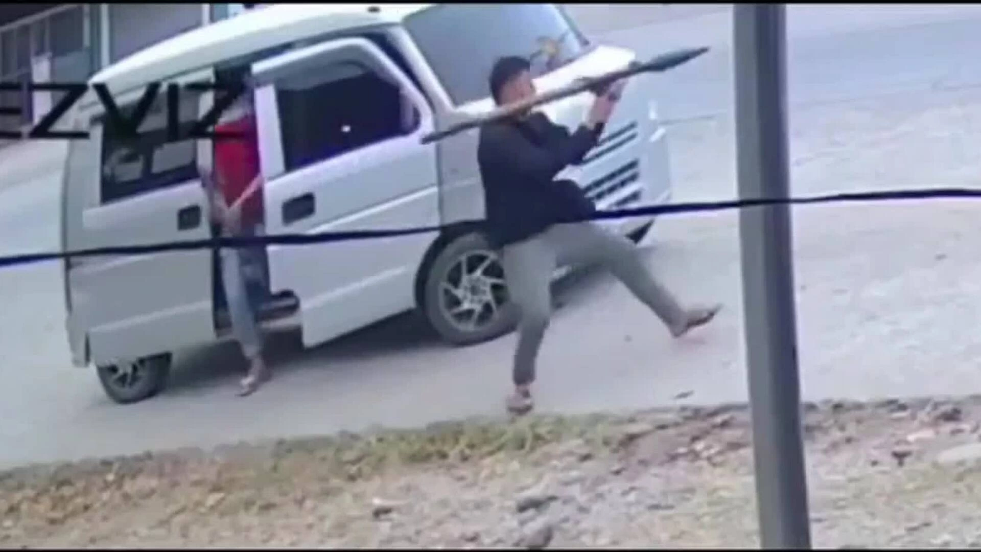 Khoảnh khắc thị trưởng Philippines thoát đòn phục kích bằng súng chống tăng