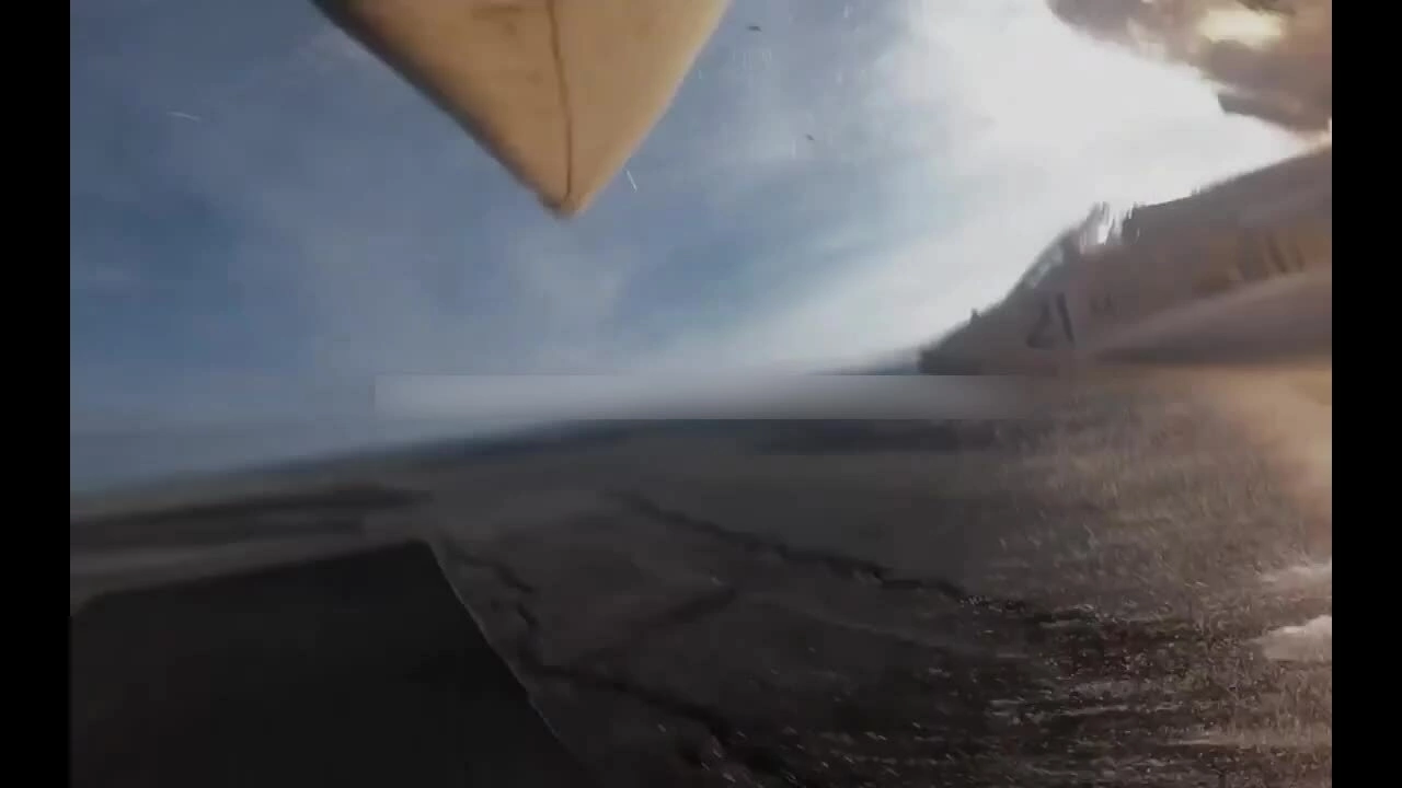 Khoảnh khắc cường kích Ukraine trúng tên lửa Nga, lao xuống đất