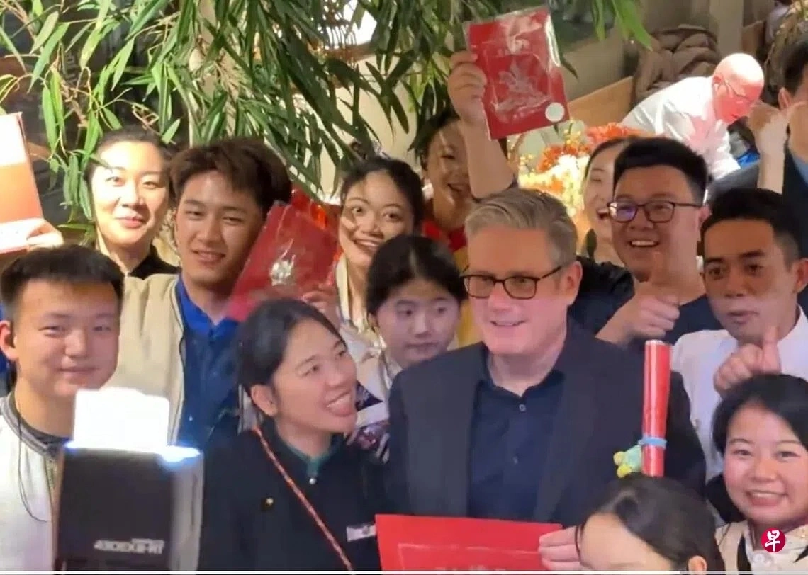 Thủ tướng Anh chọn món Vân Nam ngay khi tới Trung Quốc