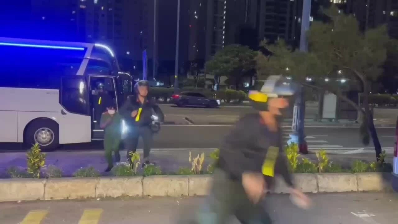 Video cảnh sát kiểm tra quán bar