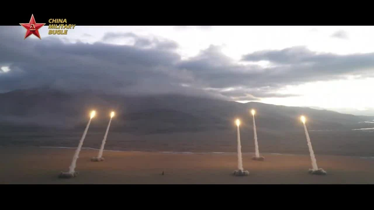 Tiêm kích tàng hình Trung Quốc diễn tập 'Voi đi bộ'