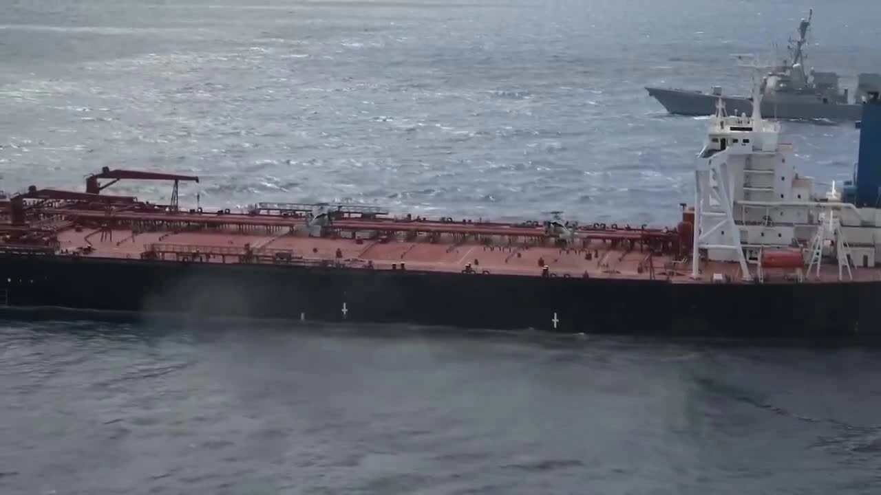 Mỹ đăng video chặn bắt tàu chở dầu bị trừng phạt