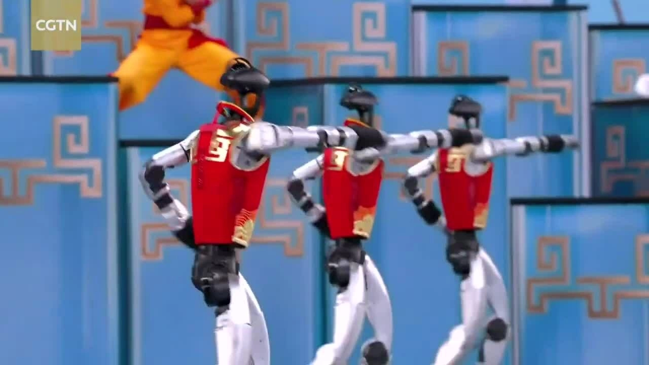 Robot hình người khuấy động gala âm nhạc đêm giao thừa của Trung Quốc