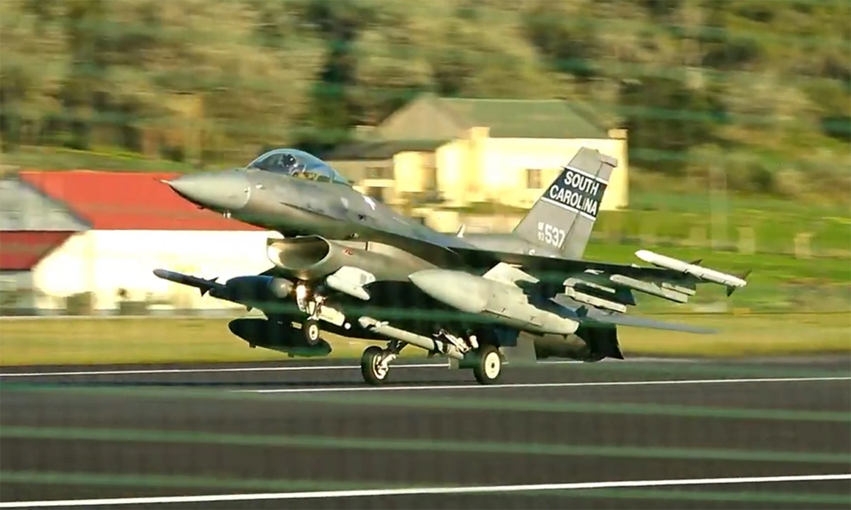 F-16 Mỹ mang cụm tác chiến điện tử 'Mèo giận dữ' tới gần Iran