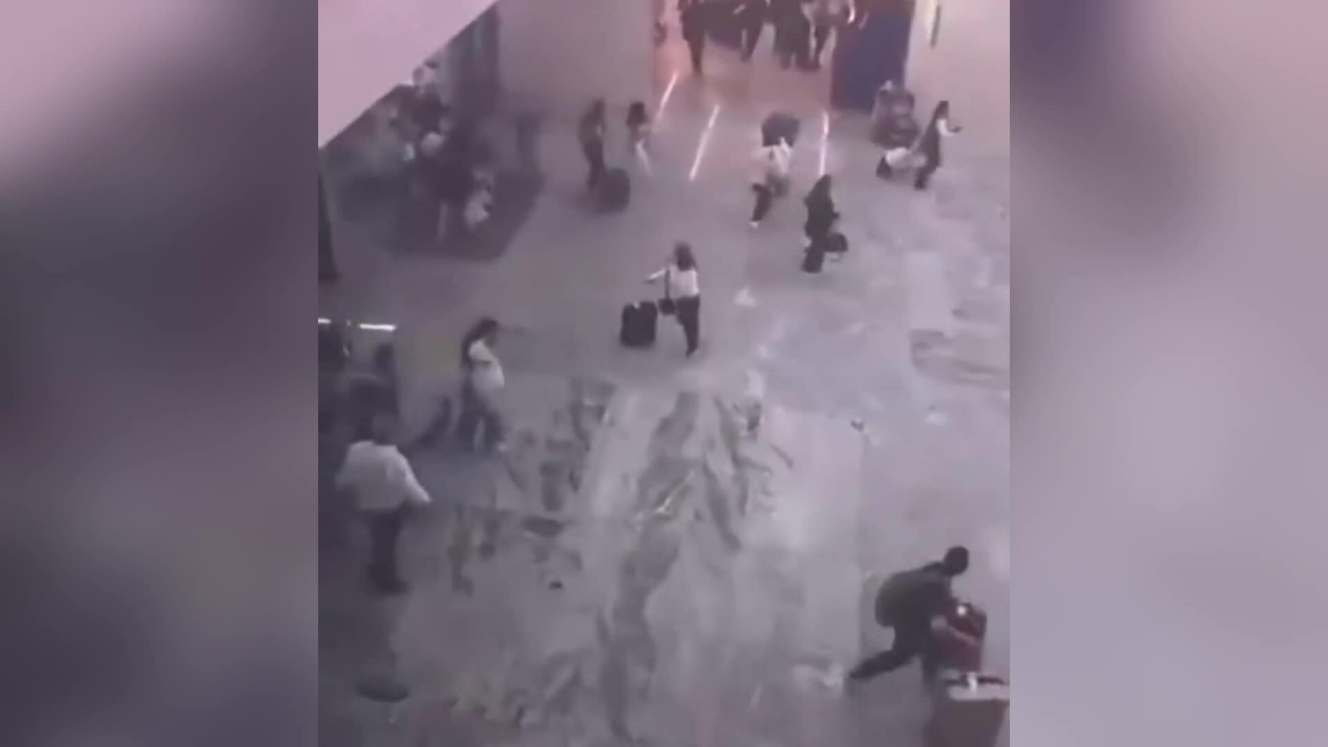 Hành khách hoảng loạn vì băng đảng ma túy đe dọa sân bay Mexico