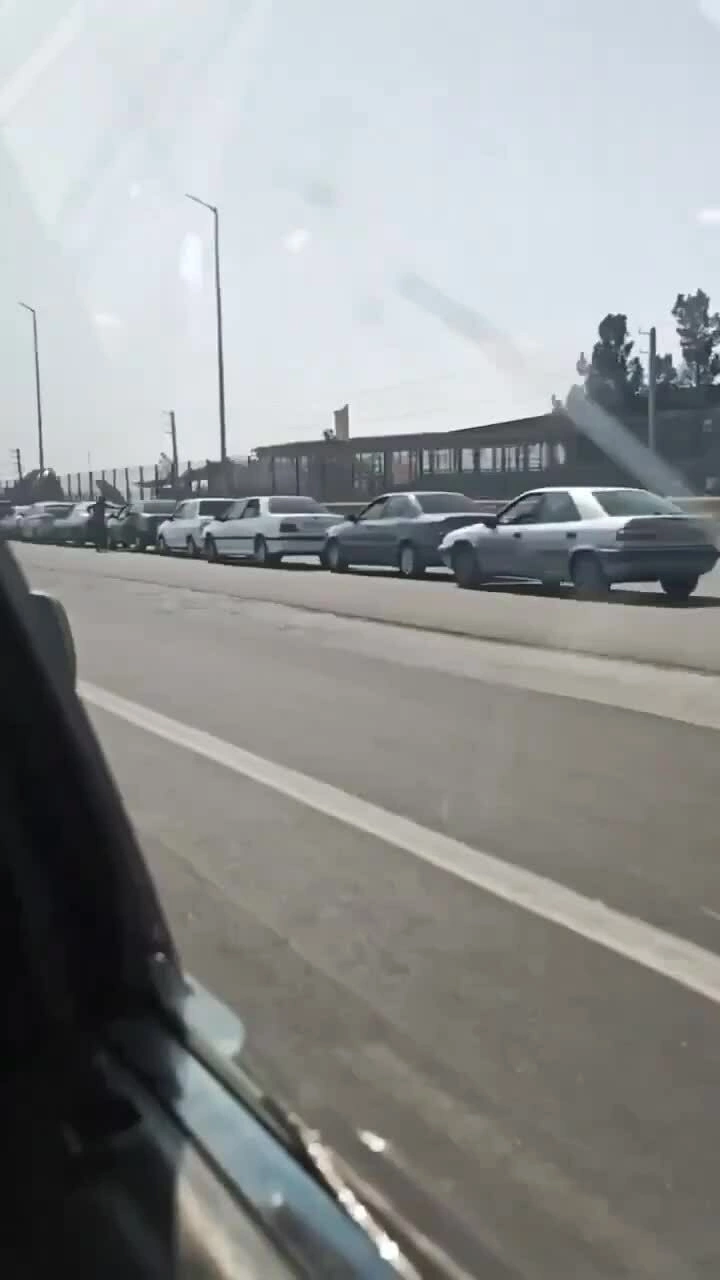 Iran kêu gọi người dân rời Tehran